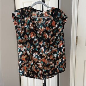 Dalia Collection V-neck Cap Sleeve Blouse: M